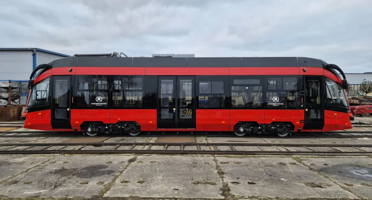Nowe tramwaje w produkcji. Pierwszy Moderus dla Tramwajów Śląskich zjechał z taśmy