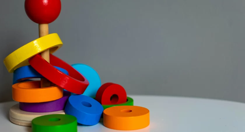 Jaką przewagę mają zabawki sensoryczne nad standardowymi?