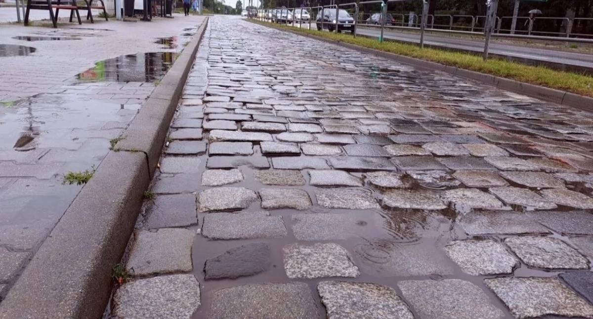 Dzień dobry Katowice. Miasto bierze się za nawierzchnię w zatokach autobusowych