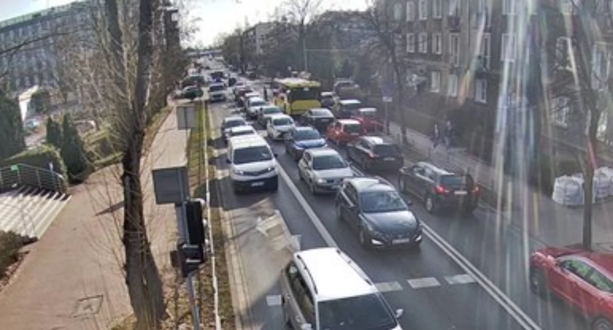 Wypadek na ul. Francuskiej. Samochód zderzył się z motocyklem