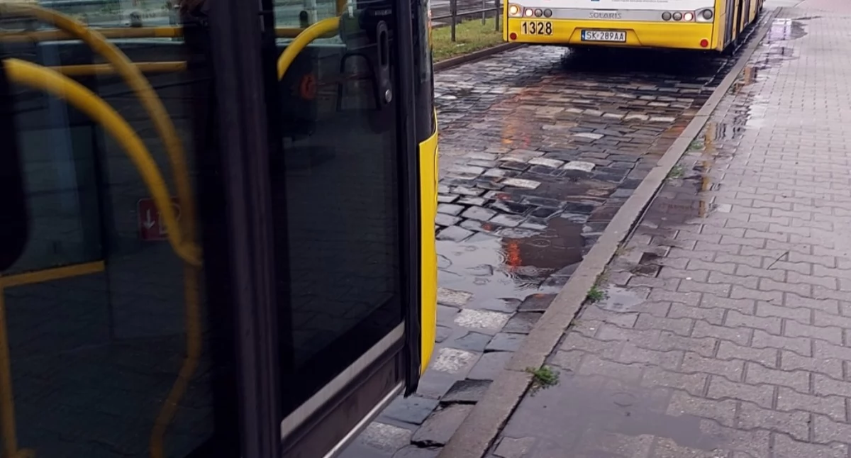 Nawierzchnia w zatokach autobusowych jest w kiepskim stanie. MZUiM zabiera się za przystanki