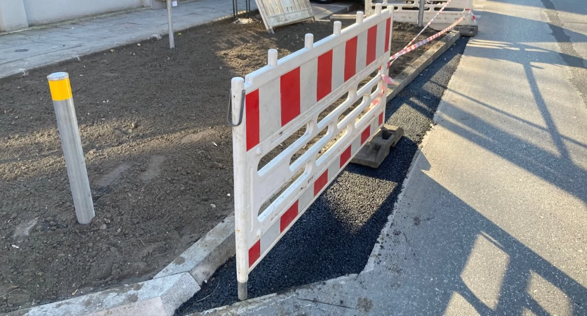MZUiM się zreflektował i poprawił zieleniec, który stwarzał zagrożenie dla kierowców