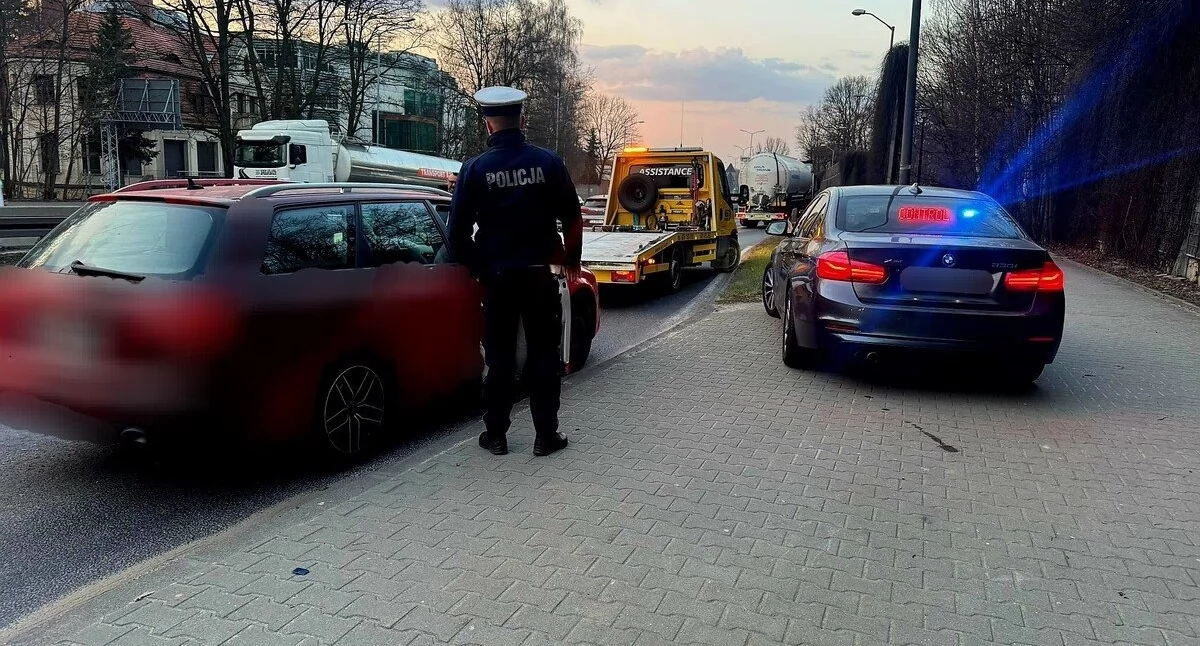 Kierowca Audi przesadził z prędkością. Okazało się, że w ogóle nie powinien prowadzić