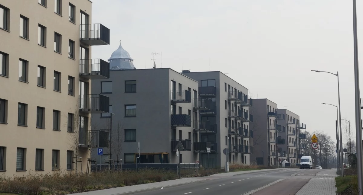 Państwowa spółka nie zapłaciła za prąd i Tauron wstrzymał dostawę energii do części osiedla przy ul. Korczaka w Katowicach