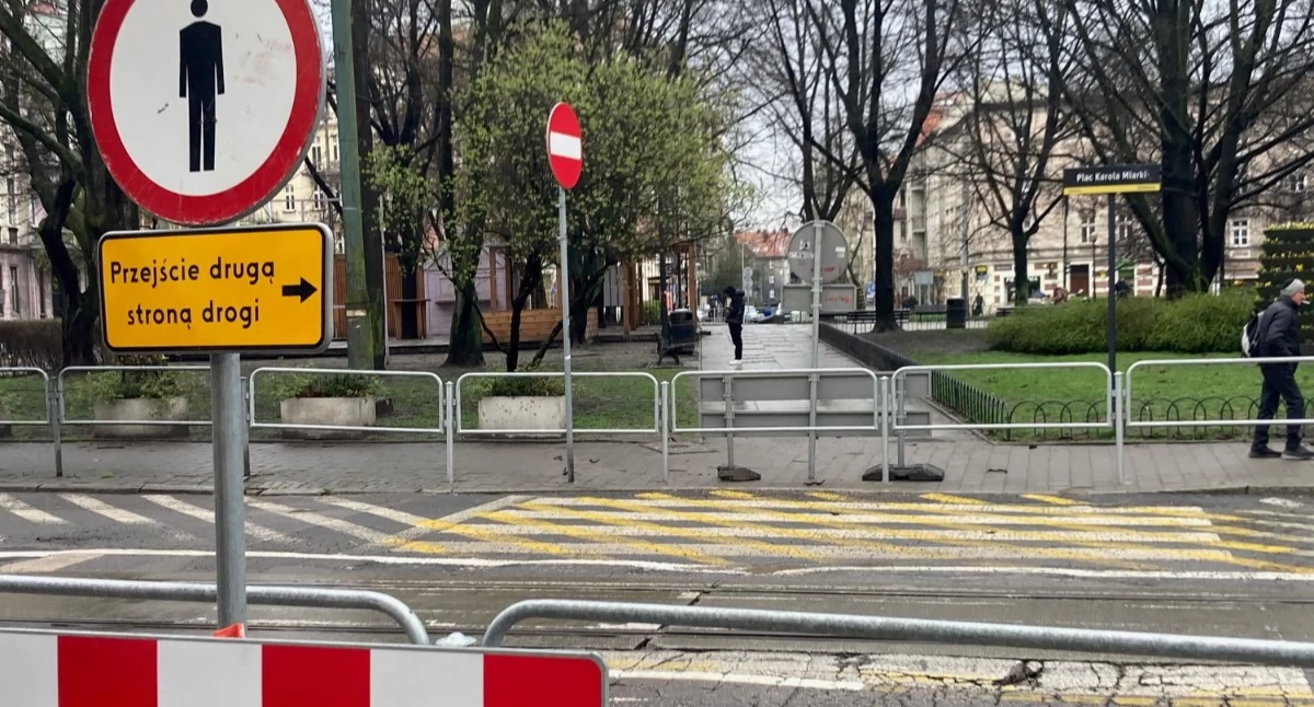 MZUiM zlikwidował przejście dla pieszych na placu Miarki. Dopiero teraz zrobiło się niebezpiecznie