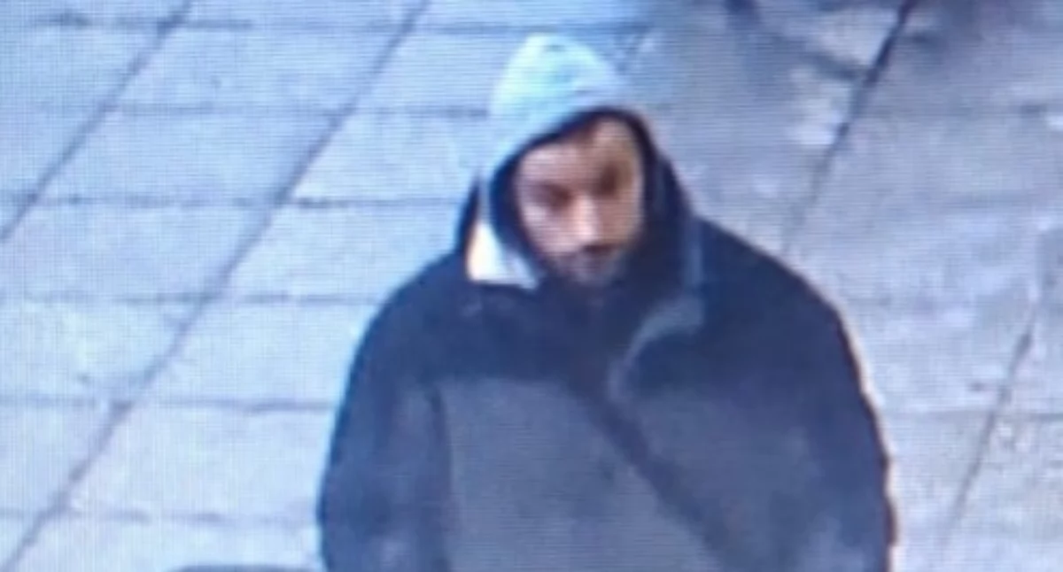 Dotykał dziecko w autobusie. Policja poszukuje mężczyzny ze zdjęcia 
