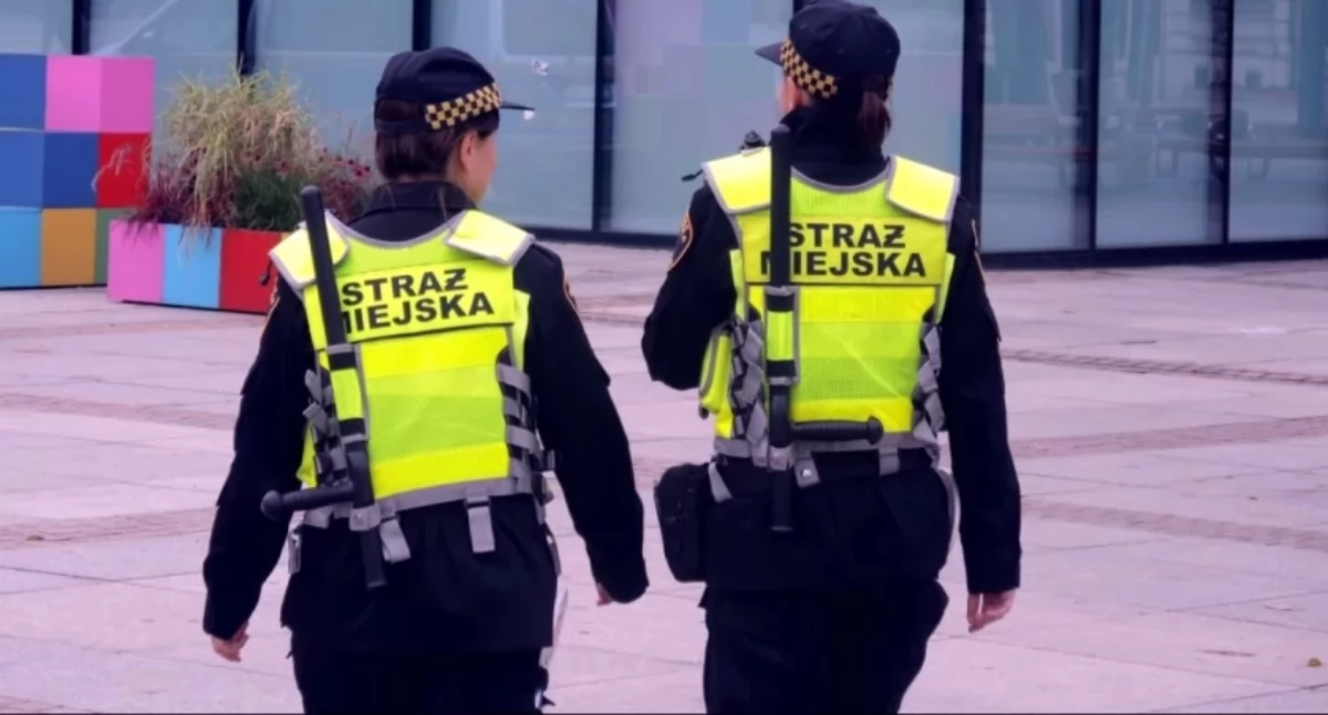 Na rynku w Katowicach mężczyzna wymachiwał przedmiotem przypominającym broń