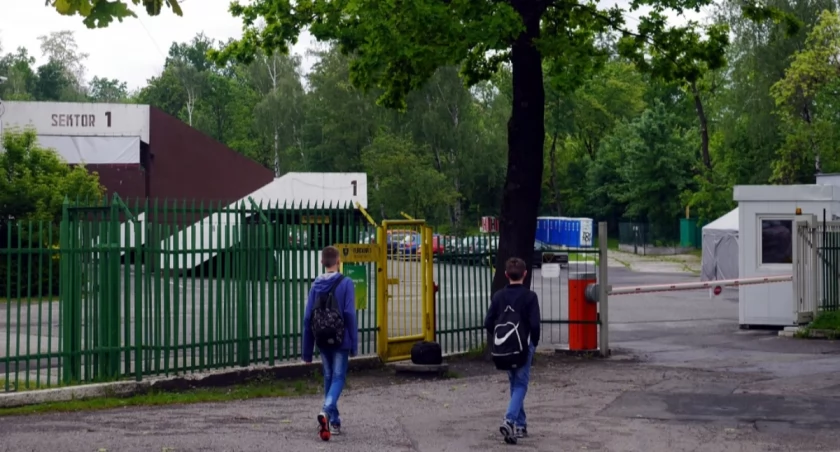 Przez błąd projektanta i urzędników, którzy go nie wychwycili, Katowice straciły ponad 2 miliony złotych dofinansowania do budowy boiska 