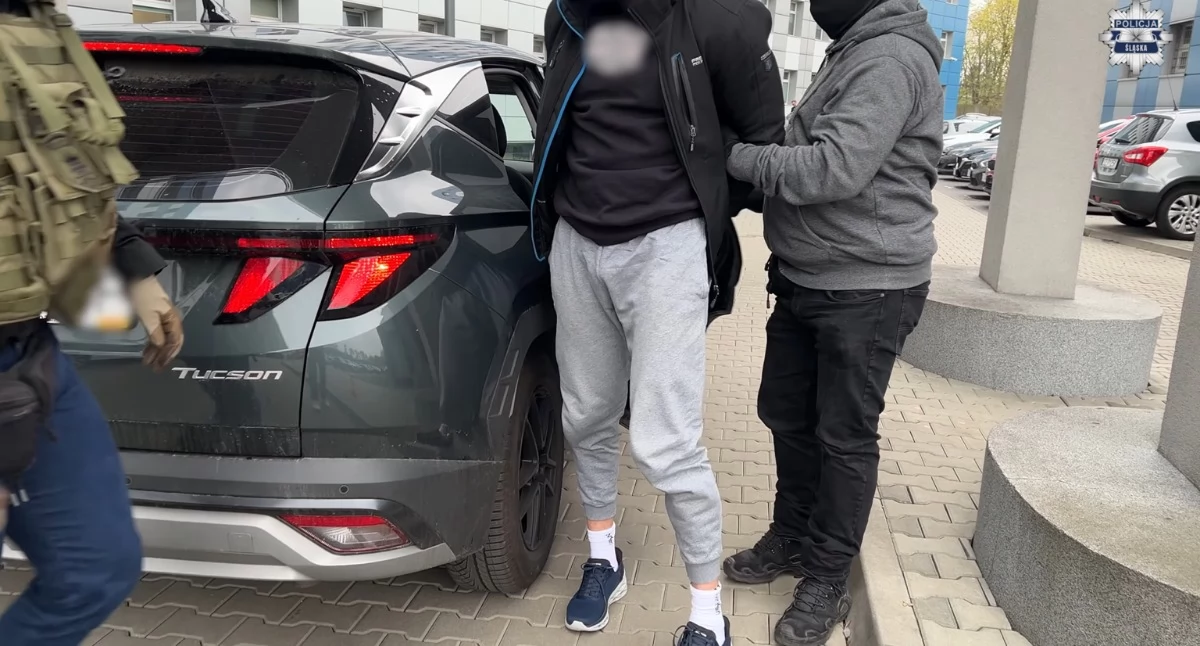 Bójka na autostradzie A4 i porachunki na parkingu. Pseudokibice GKS-u Katowice zatrzymani 