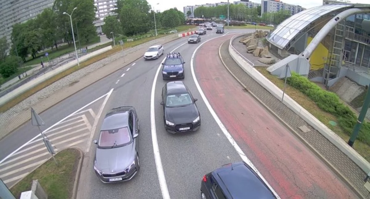 Długi korek na DTŚ. Powodem jest kolizja i zamknięty tunel w Katowicach