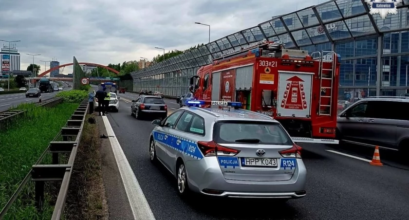 Pijana kobieta przechodziła przez autostradę A4 w Katowicach. Została potrącona