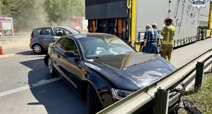Dwa wypadki na A4 w Mysłowicach. Zderzyło się pięć samochodów, dwie osoby trafiły do szpitala