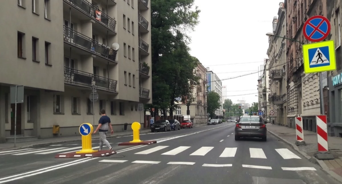 Zakrwawiony mężczyzna leżał na ulicy w centrum Katowic. Twierdził, że został pobity