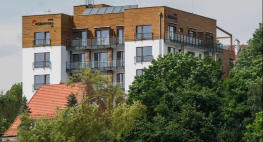 Najpierw biurowiec w Katowicach, teraz czterogwiazdkowy hotel w Gdyni. Górniczy gigant pozbywa się kolejnych nieruchomości