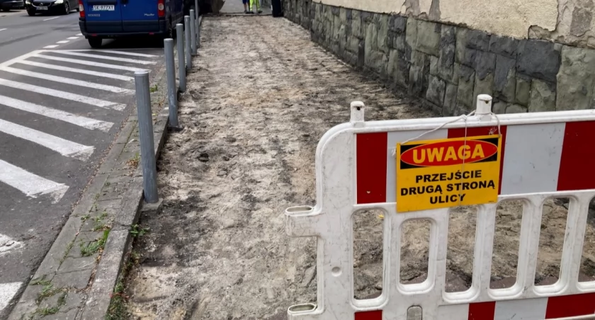 Rozpoczyna się remont chodników i miejsc parkingowych na ul. Poniatowskiego w centrum Katowic