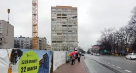 Tajna propozycja dewelopera dla mieszkańców sąsiedniego budynku. W zamian za zgodę na budowę mieszkań, pomaluje blok i posadzi zieleń
