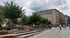 Hiszpanka siedziała w restauracji na Rynku i poczuła uderzenie w plecy. Ktoś do niej strzelił  
