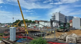 Duże postępy na budowie wiaduktu nad ul. Mikołowską. Wkrótce pociągi wjadą na nowy obiekt