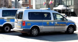 Wjechał na Rynek i zatrzymał się niedaleko strażników miejskich. Dostał kilka tysięcy złotych mandatu 