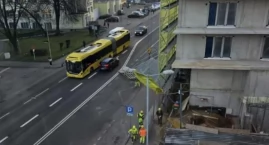600-kilogramowa płyta spadła na jezdnię z 20 metrów. Prokuratura zajmuje się zdarzeniem na budowie apartamentowca