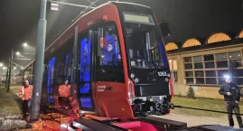 Pierwszy tramwaj dotarł do zajezdni Tramwajów Śląskich w Katowicach. Pesa rusza z dostawami
