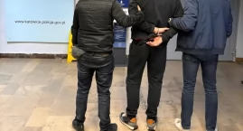 Atak na parkingu w Katowicach. Zamaskowany mężczyzna&hellip;