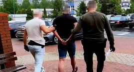Uderzył mężczyznę i ukradł mu torbę. 34-latek z Katowic usłyszał zarzuty