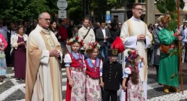 Ulicami centrum Katowic przeszła centralna procesja &hellip;
