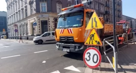 Drogowcy pracują na ul. Mikołowskiej. Tworzą się korki