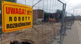 Postępuje rozbiórka wiaduktu w Szopienicach. Piesi z&hellip;
