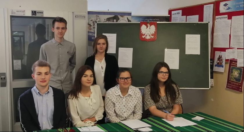 II LO w Łowiczu zaprasza Ósmoklasistów do klasy humanistyczno - lingwistycznej