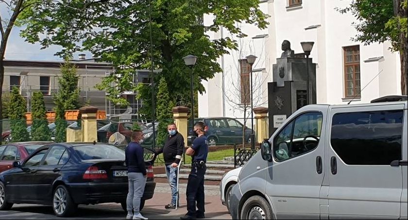 Kolizja z udziałem samochodu policyjnego na ul.Podrzecznej