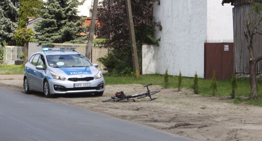 Wypadek z udziałem rowerzysty pod Łowiczem (AKTUALIZACJA)