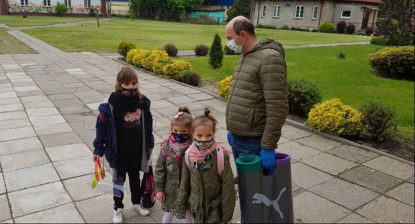 W Łowiczu ruszyły szkoły. Pierwszy dzień w szkole uczniów SP2