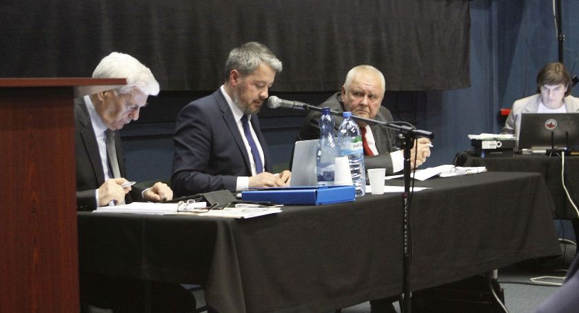 Sesja Rady Miejskiej w Łowiczu. Dyskusja o finansach miasta