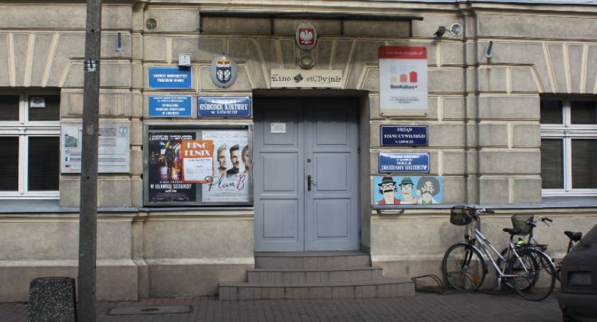 Kino Fenix w Łowiczu. Kiedy seanse pod chmurką, a kiedy w sali kinowej?