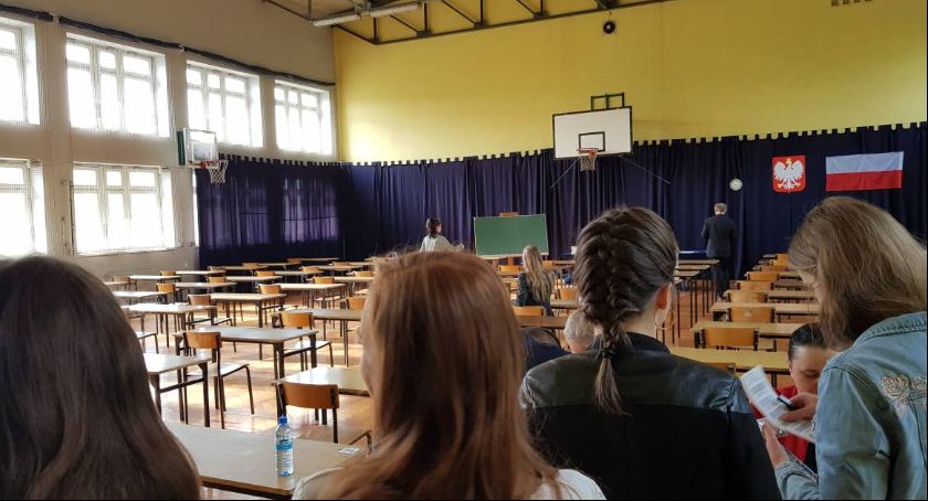 Kwitną akacje więc ... rozpoczynają sie matury