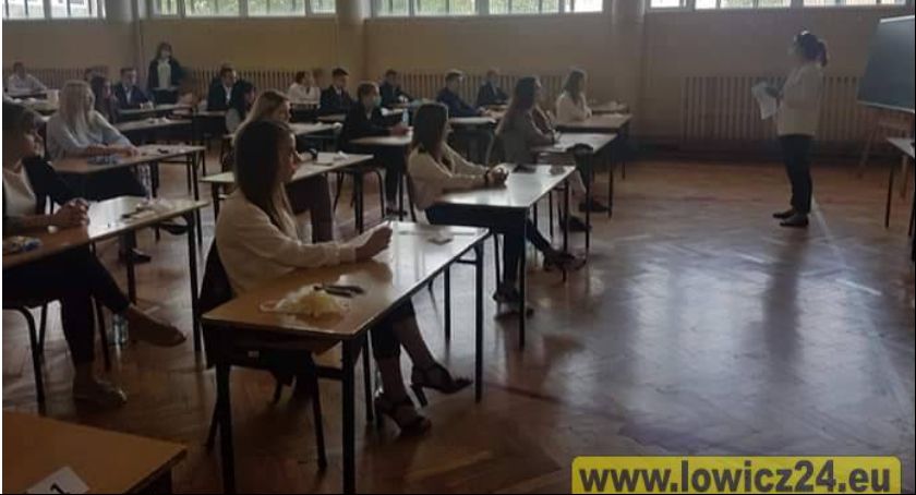 II LO w Łowiczu. Matury ruszają z miesięcznym poślizgiem i to pod specjalnym rygorem (FOTO i VIDEO)