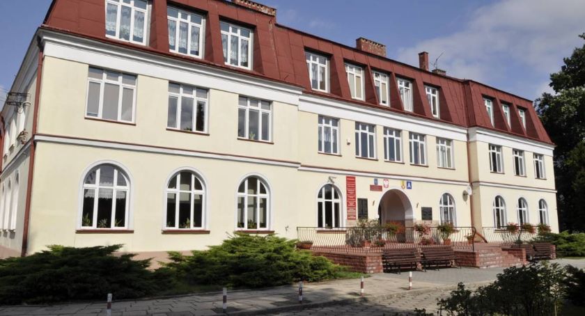 Matura 2020. Łowicka szkoła otrzymała maila o możliwym ataku chemicznym