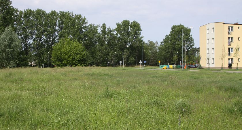 Mieszkanie Plus w Łowiczu. Kiedy ruszy budowa bloków na Korabce?