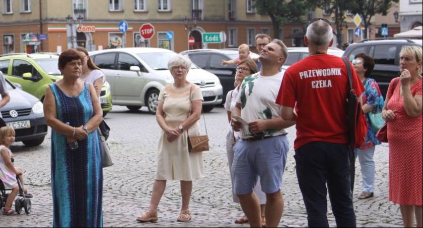 Wracają niedzielne spacery z przewodnikiem