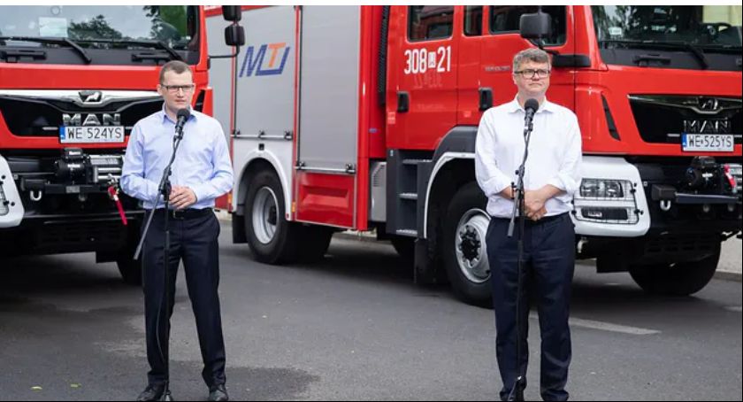 Bitwa o wozy. MSWiA sfinansuje wozy strażackie dla gmin o najwyższej frekwencji wyborczej