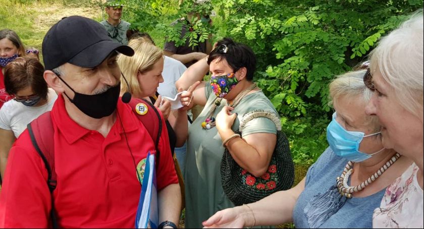 Niedzielny spacer z przewodnikiem po łowickim cmentarzu żydowskim (FOTO i VIDEO)