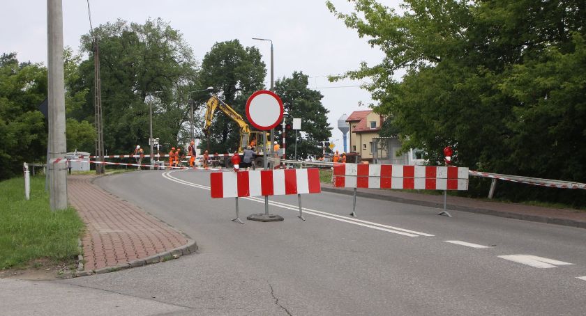 Przejazd kolejowy w ul. Mostowej zamknięty. Ile potrwają utrudnienia?