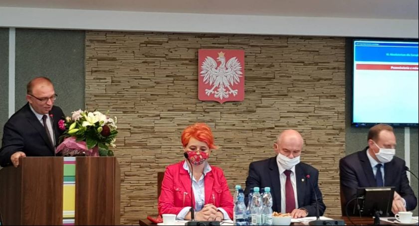 Radni udzielili Zarządowi Powiatu Łowickiego wotum zaufania oraz absolutorium (FOTO i VIDEO)