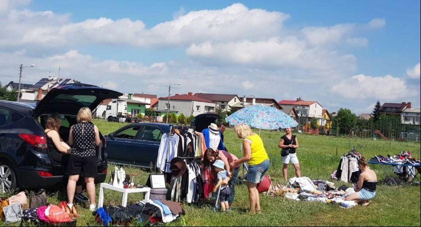 Trwa wyprzedaż garażowa na Górkach (ZDJĘCIA)