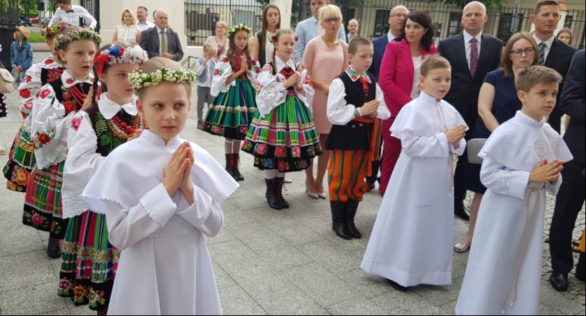 I Komunia Święta w Bazylice Katedralnej w Łowiczu (FOTO i VIDEO)