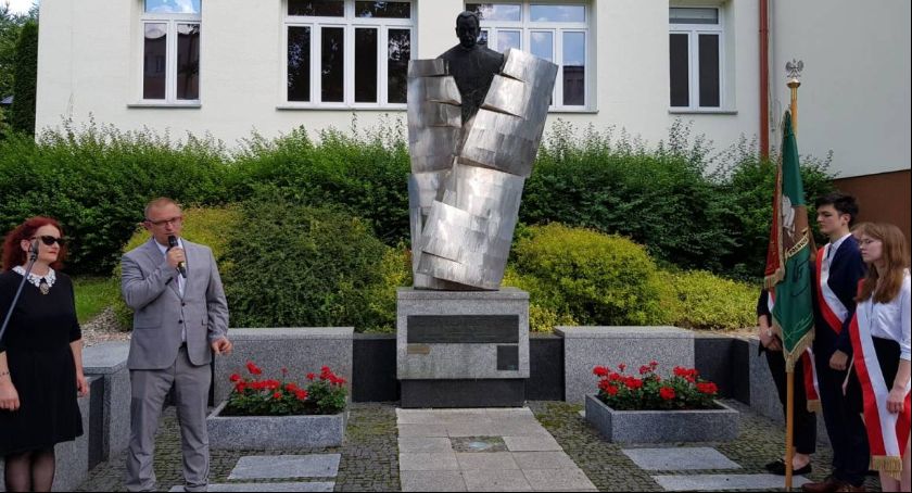 Uroczystość pod pomnikiem Władysława Grabskiego w Łowiczu (FOTO i VIDEO)