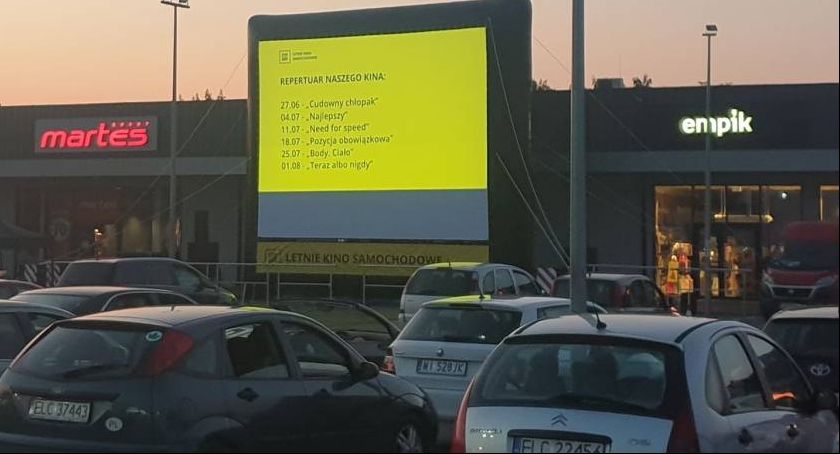 Cudowny chłopak. Letnie kino samochodowe w Łowiczu (VIDEO)