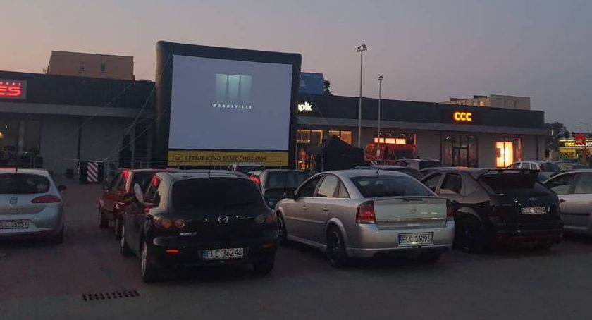Repertuar letniego kina pod chmurką w Łowiczu